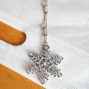 28" Silver Tone Snowflake Theme Pendant Necklace